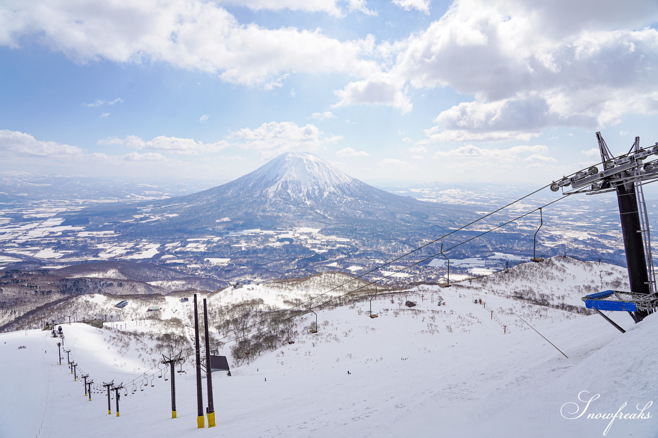 春シーズン到来の『ニセコ』。真冬の賑わいが嘘のように人影まばらなビッグゲレンデを贅沢に滑る！